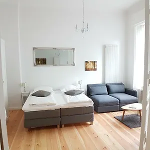Lang Re By Rockchair L Superhost Status L 2 Bedrooms Boxspringbeds In Center - Cozy Family & Business Flair Welcomes You! Berlin